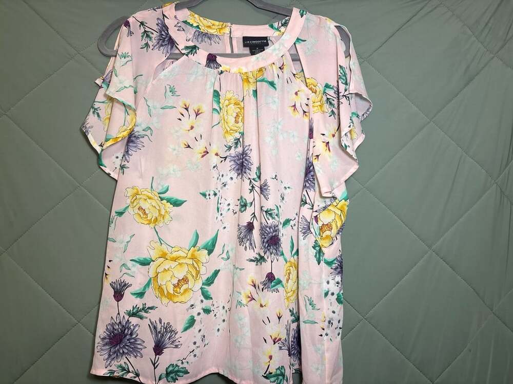 Liz Claiborne Career Blouse Size M Pink Floral Flutter Sleeve Top